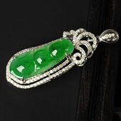 冰种阳绿缅甸翡翠A货镶白金胸坠（真钻）