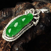 冰种阳绿缅甸翡翠A货镶白金胸坠（真钻）