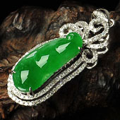 冰种阳绿缅甸翡翠A货镶白金胸坠（真钻）