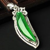 冰种阳绿缅甸翡翠A货镶白金胸坠（真钻）
