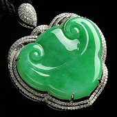 糯冰种阳绿缅甸翡翠A货镶白金如意胸坠