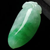 冰种阳绿缅甸翡翠A货福瓜挂件