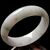 糯冰种飘绿花缅甸翡翠A货手镯（57.4mm）