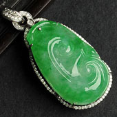 糯冰种阳绿缅甸翡翠A货镶白金如意胸坠（真钻）