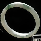 糯冰种飘花缅甸翡翠A货手镯（59mm）