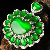 冰种正阳绿缅甸翡翠A货镶白金心心相印胸坠（真钻）