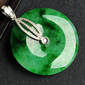 糯冰种癣加绿缅甸翡翠A货镶白金平安扣胸坠（真钻）