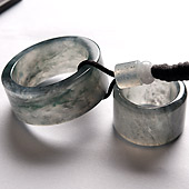 乌鸡种水墨色缅甸翡翠A货扳指挂环（1套）