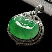 冰种阳绿缅甸翡翠A货镶白金如意胸坠（真钻）