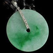 糯冰种翠色缅甸翡翠A货镶白金平安扣胸坠（真钻）