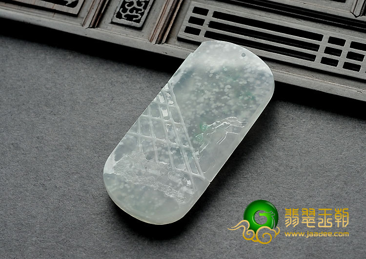 冰种略飘翠缅甸翡翠A货风雪山神庙挂件