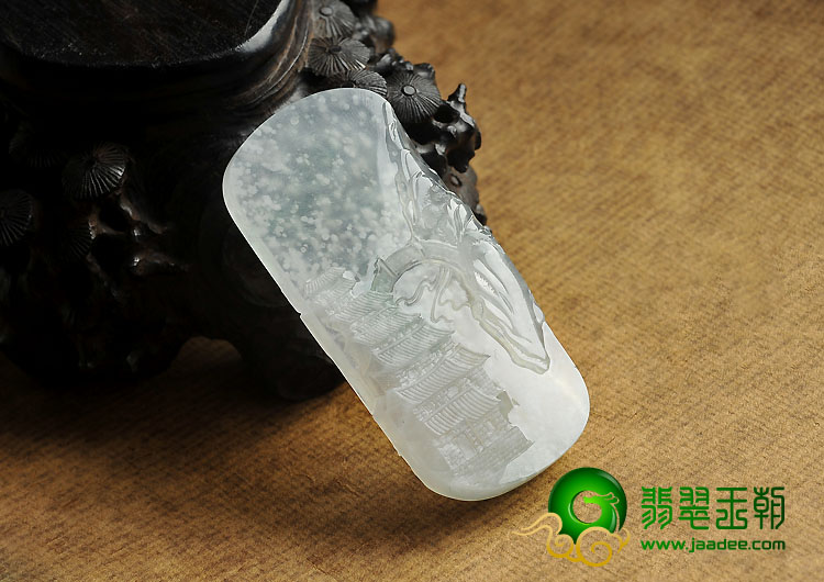 冰种略飘翠缅甸翡翠A货风雪山神庙挂件