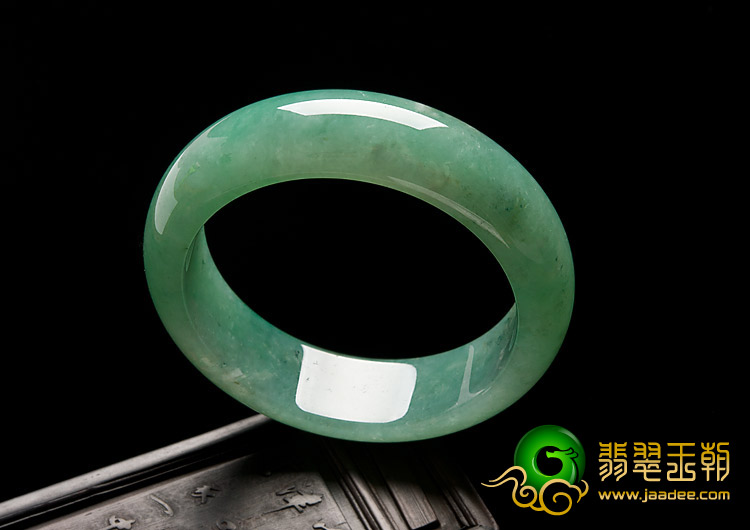 糯冰种翠色缅甸翡翠A货手镯（56.4mm）