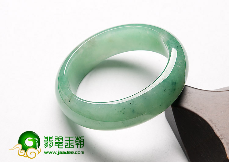 糯冰种翠色缅甸翡翠A货手镯（56.4mm）