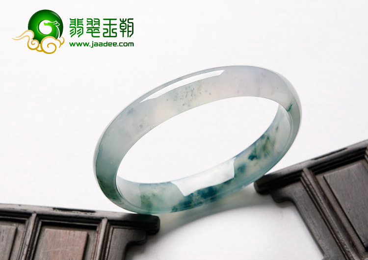 冰种飘花缅甸翡翠A货贵妃镯（55.3-48.9mm）