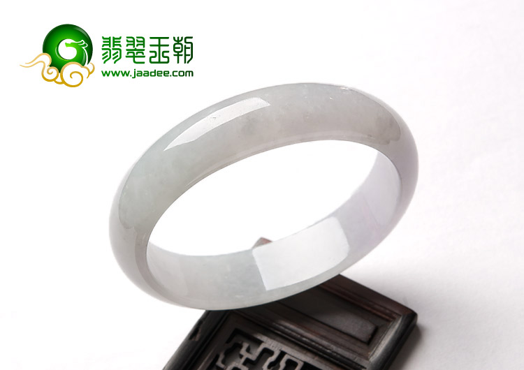 糯冰种淡晴水缅甸翡翠A货贵妃镯（57.5-50.8mm）