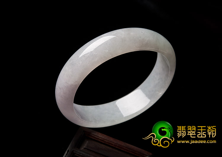 糯冰种淡晴水缅甸翡翠A货贵妃镯（57.5-50.8mm）