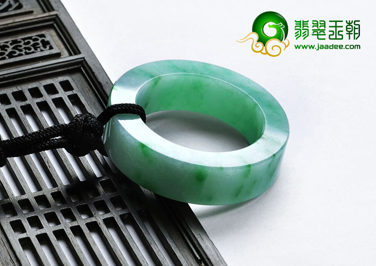 糯冰种飘翠缅甸翡翠A货平安环挂件