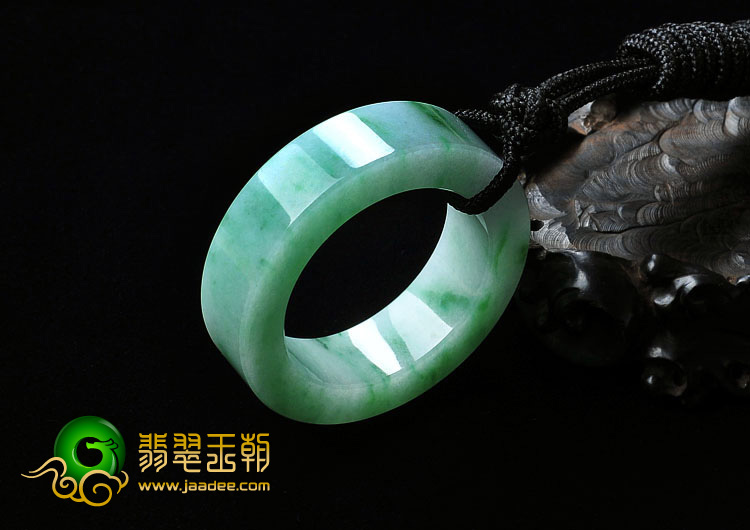 糯冰种飘翠缅甸翡翠A货平安环挂件