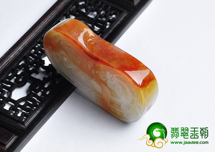 糯冰种红黄翡缅甸翡翠A货仿古龙凤牌挂件