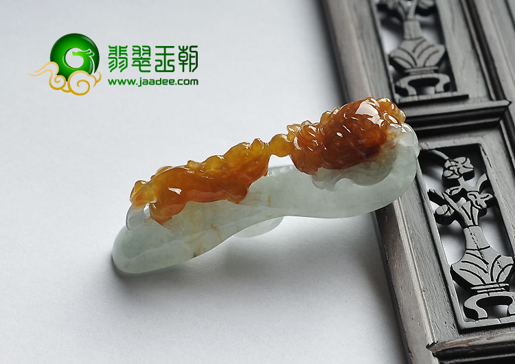 糯冰种黄翡缅甸翡翠A货龙钩挂件