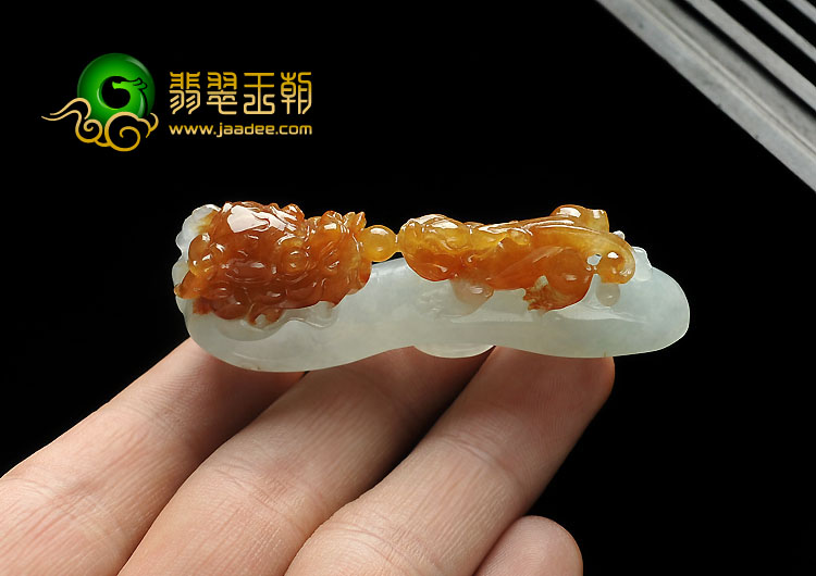 糯冰种黄翡缅甸翡翠A货龙钩挂件