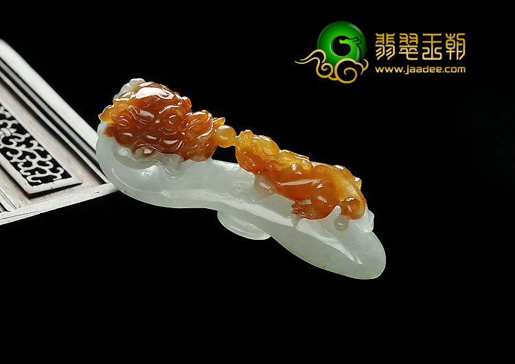 糯冰种黄翡缅甸翡翠A货龙钩挂件