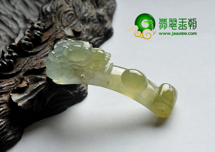 冰种淡黄翡缅甸翡翠A货龙钩挂件