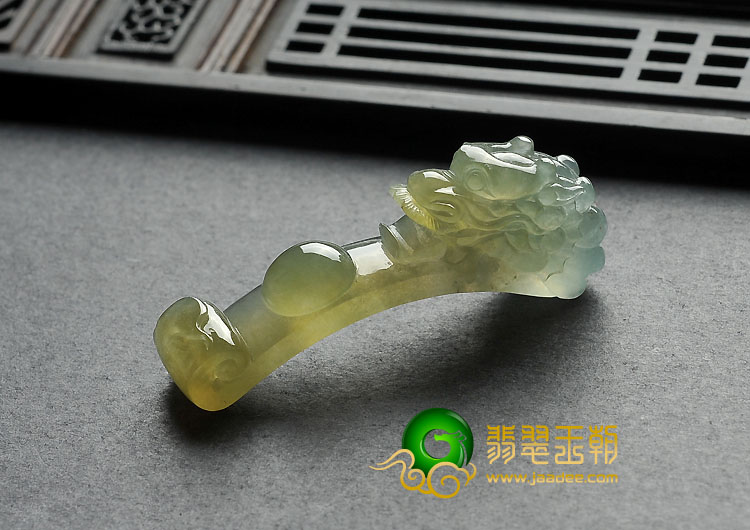 冰种淡黄翡缅甸翡翠A货龙钩挂件