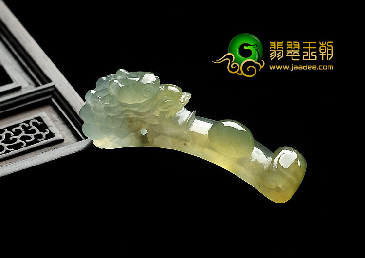 冰种淡黄翡缅甸翡翠A货龙钩挂件
