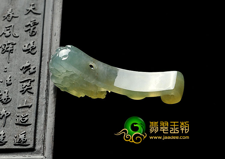 冰种淡黄翡缅甸翡翠A货龙钩挂件