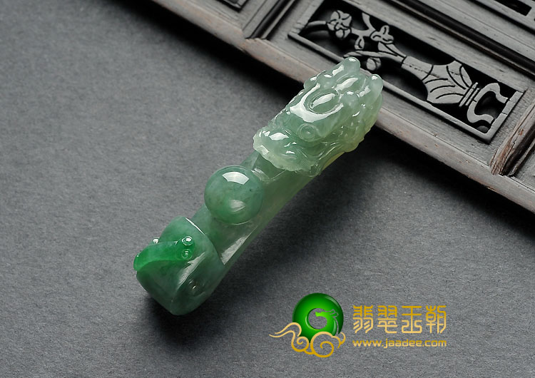 冰种晴水飘翠缅甸翡翠A货龙钩挂件