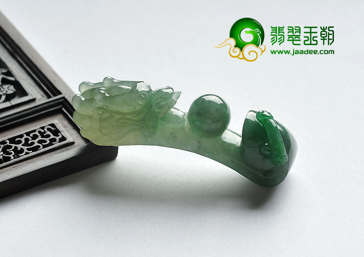 冰种晴水飘翠缅甸翡翠A货龙钩挂件