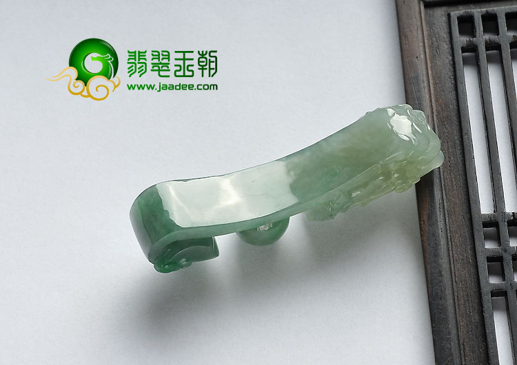 冰种晴水飘翠缅甸翡翠A货龙钩挂件