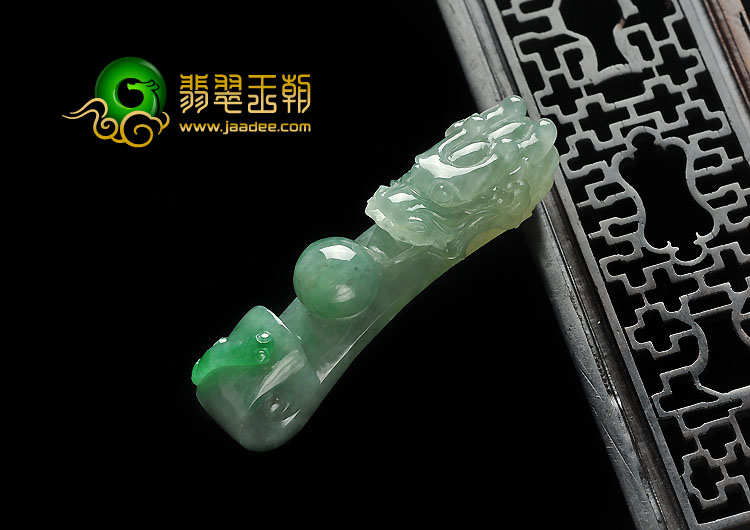 冰种晴水飘翠缅甸翡翠A货龙钩挂件