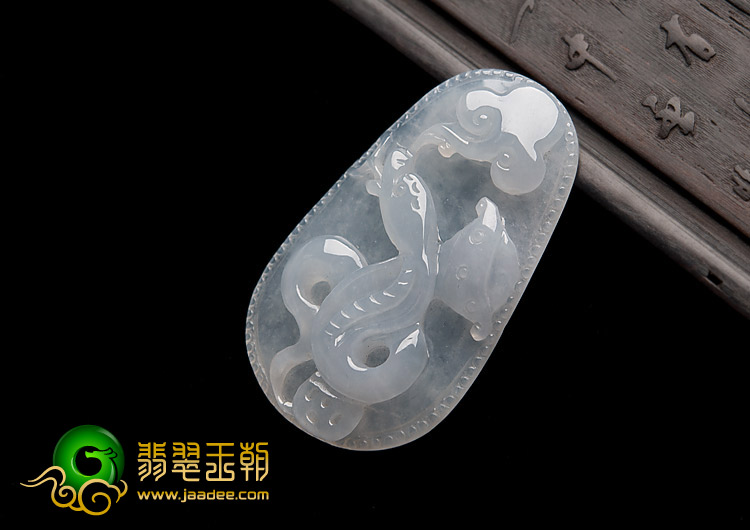 冰种淡晴水缅甸翡翠A货蛇牌挂件
