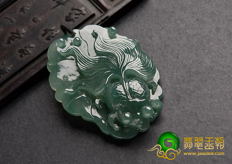 冰种蓝晴水缅甸翡翠A货年年有余挂件