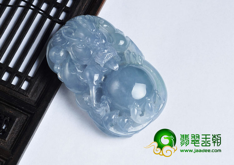冰种紫罗兰缅甸翡翠A货龙戏珠挂件