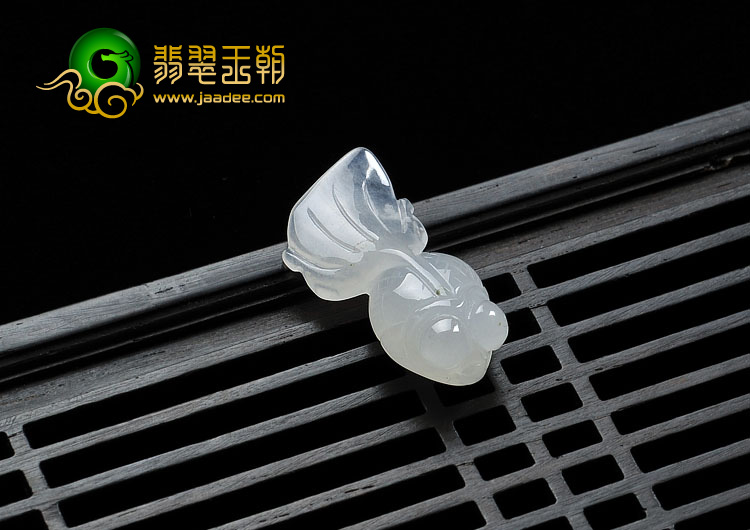 冰种缅甸翡翠A货小金鱼挂件