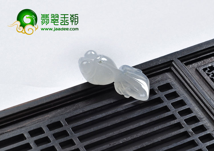 冰种缅甸翡翠A货小金鱼挂件