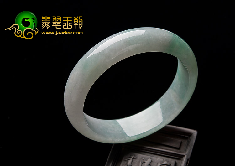 糯冰种略飘翠缅甸翡翠A货手镯（59.1mm）
