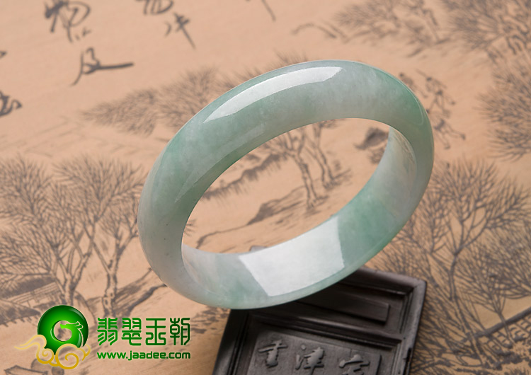 糯冰种略飘翠缅甸翡翠A货手镯（55.4mm）