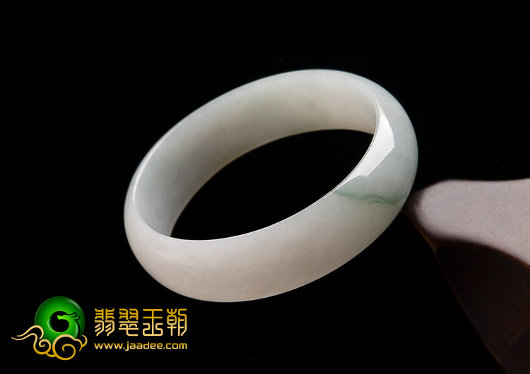 冰种略飘花缅甸翡翠A货贵妃镯（53-48.1mm）