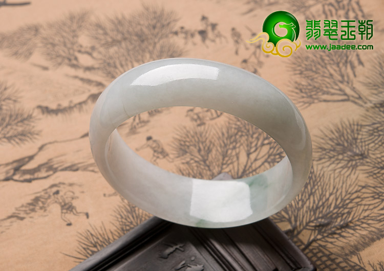 冰种略飘花缅甸翡翠A货贵妃镯（53-48.1mm）
