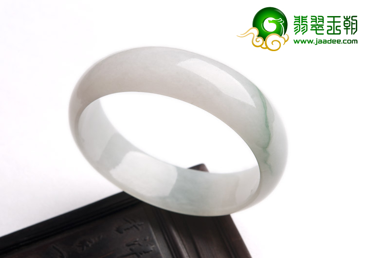 冰种略飘花缅甸翡翠A货贵妃镯（53-48.1mm）