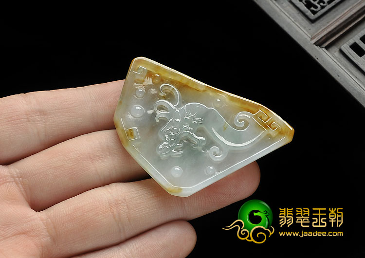冰种黄翡缅甸翡翠A货龙牌挂件