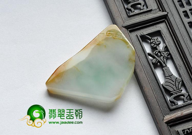 冰种黄翡缅甸翡翠A货龙牌挂件