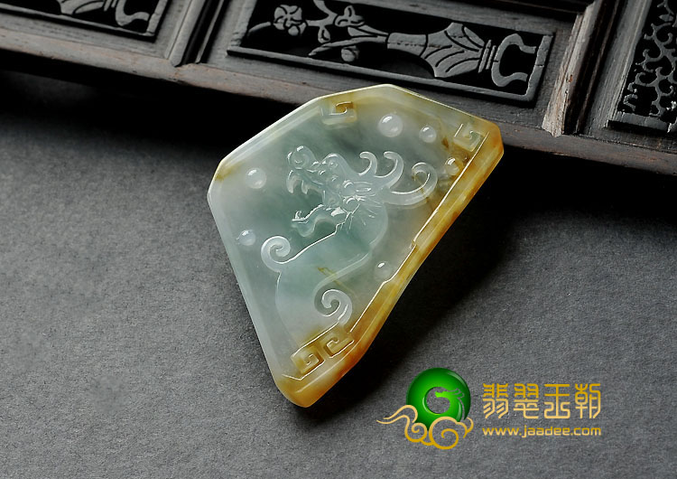 冰种黄翡缅甸翡翠A货龙牌挂件