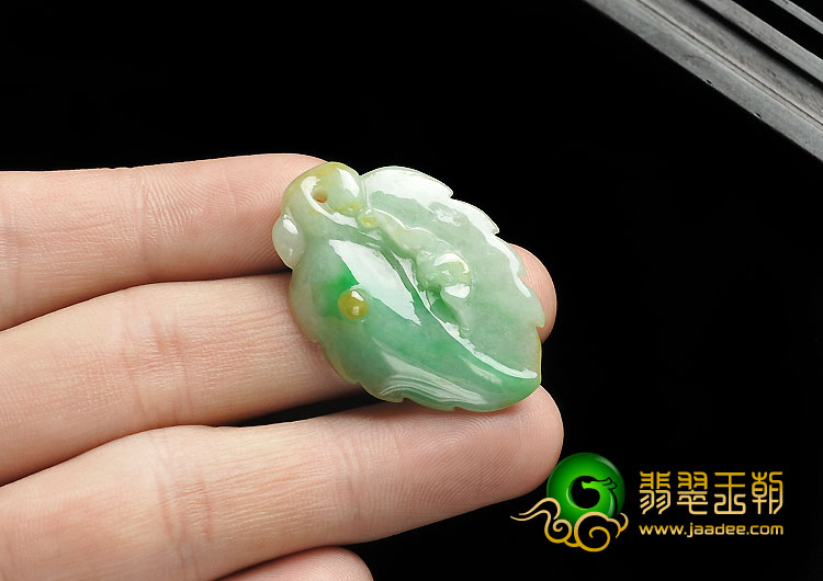 糯冰种三彩缅甸翡翠A货一叶成名挂件