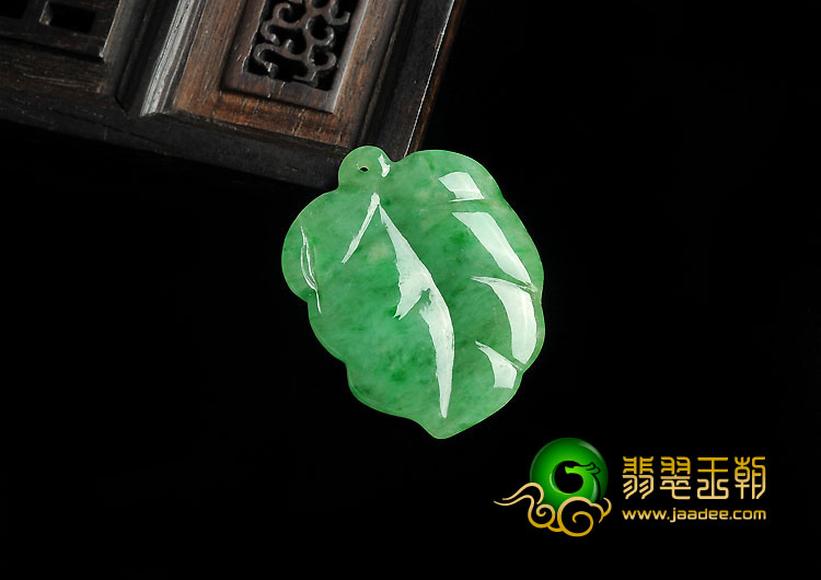 糯冰种翠色缅甸翡翠A货叶子挂件